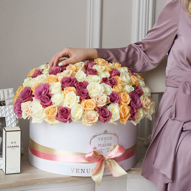 Композиция нежный микс - полусфера, артикул F1131087 - 34690 рублей, доставка по городу. Flawery - доставка цветов