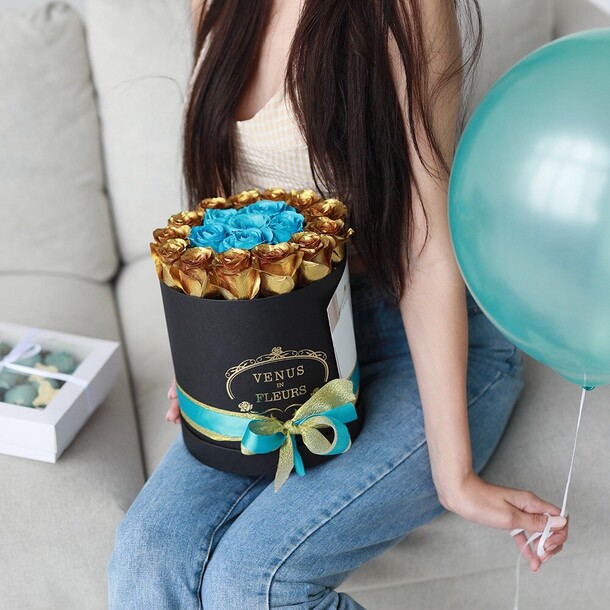 Бирюзовые розы "модные цветы" - 19 шт, артикул F1131241 - 7290 рублей, доставка по городу. Flawery - доставка цветов