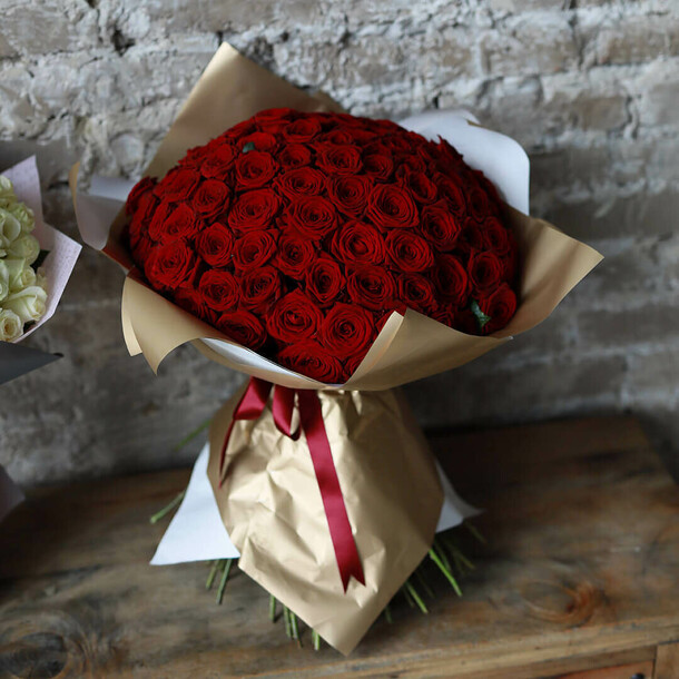Букет красных роз - 101 шт, артикул F1131342 - 20690 рублей, доставка по городу. Flawery - доставка цветов