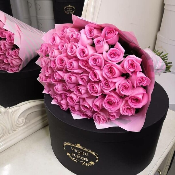Букет розовых роз - 51 шт, артикул F1131343 - 14790 рублей, доставка по городу. Flawery - доставка цветов