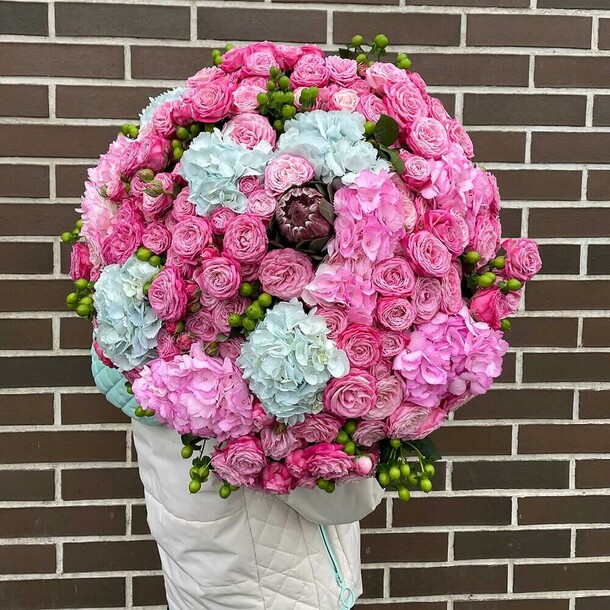 81 роза в нежном миксе, артикул F1131453 - 57090 рублей, доставка по городу. Flawery - доставка цветов