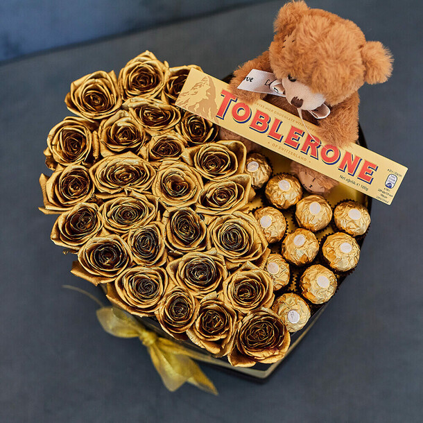 Золотые розы с мишкой, артикул F1131994 - 11890 рублей, доставка по городу. Flawery - доставка цветов