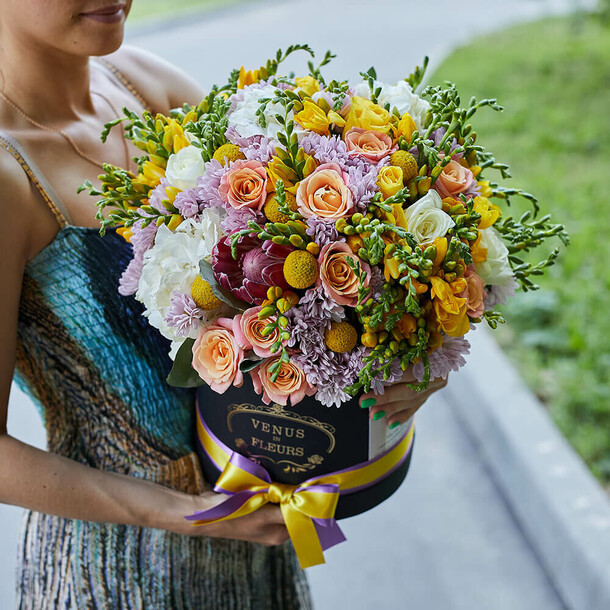 Букет "яркий микс", артикул F1133049 - 26190 рублей, доставка по городу. Flawery - доставка цветов