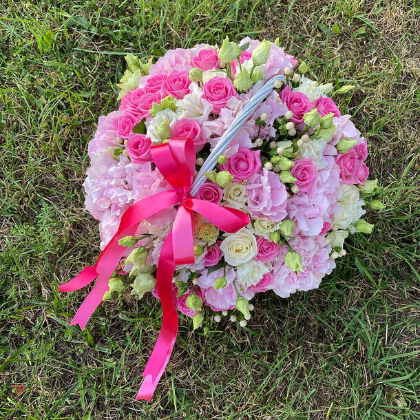 Нежный букет в корзине, артикул F1133295 - 18290 рублей, доставка по городу. Flawery - доставка цветов