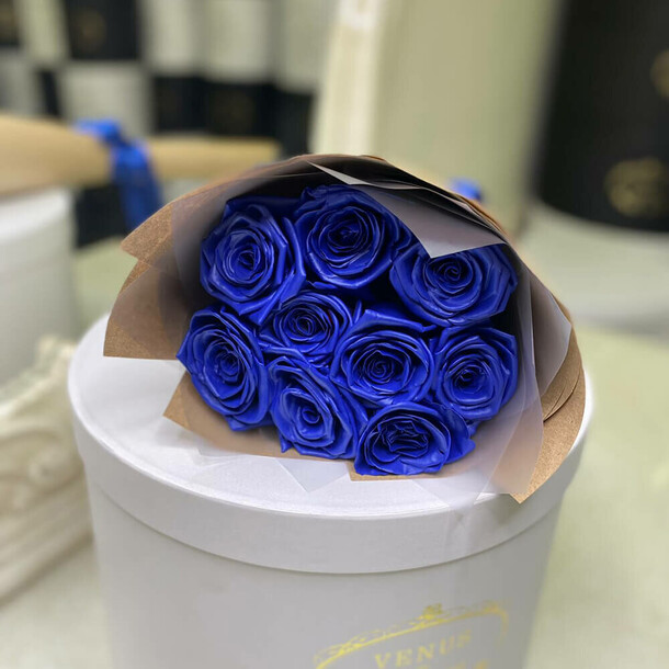 9 синих роз в букете, артикул F1133350 - 5590 рублей, доставка по городу. Flawery - доставка цветов