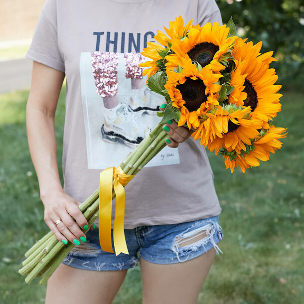 Букет подсолнухов, артикул F1133358 - 6390 рублей, доставка по городу. Flawery - доставка цветов