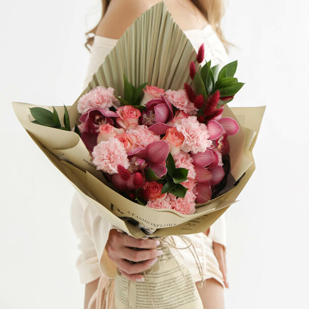 Авторский букет №14 - 33 шт., артикул F1325349 - 13090 рублей, доставка по городу. Flawery - доставка цветов