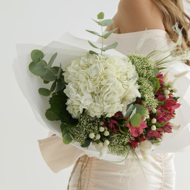 Авторский букет №16 - 25 шт., артикул F1325352 - 13490 рублей, доставка по городу. Flawery - доставка цветов