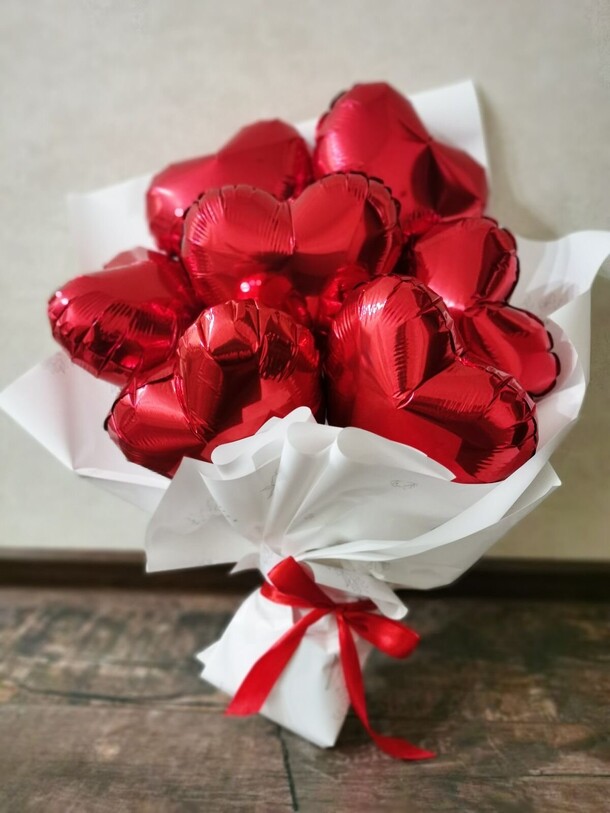 Букет из шаров «сердечки», артикул F1505627 - 3700 рублей, доставка по городу. Flawery - доставка цветов