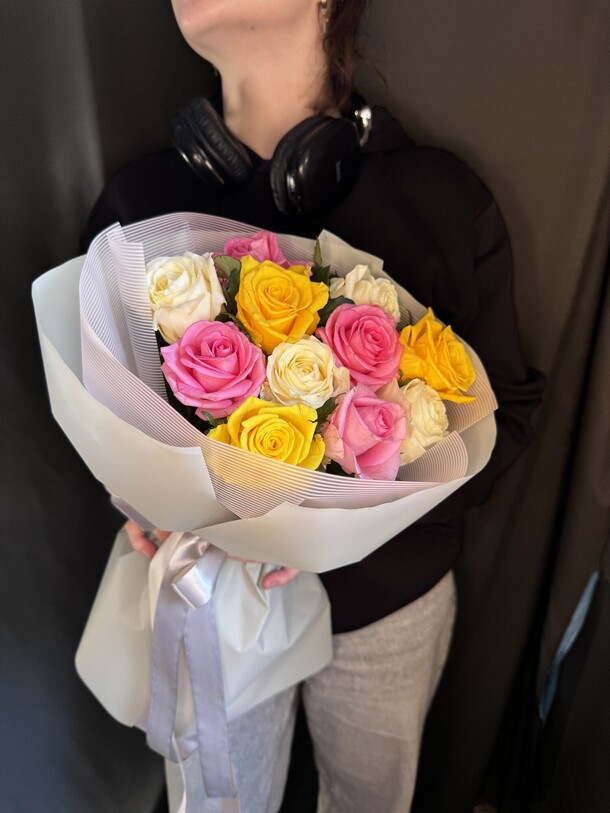 11 роз, артикул F1482001 - 3000 рублей, доставка по городу. Flawery - доставка цветов