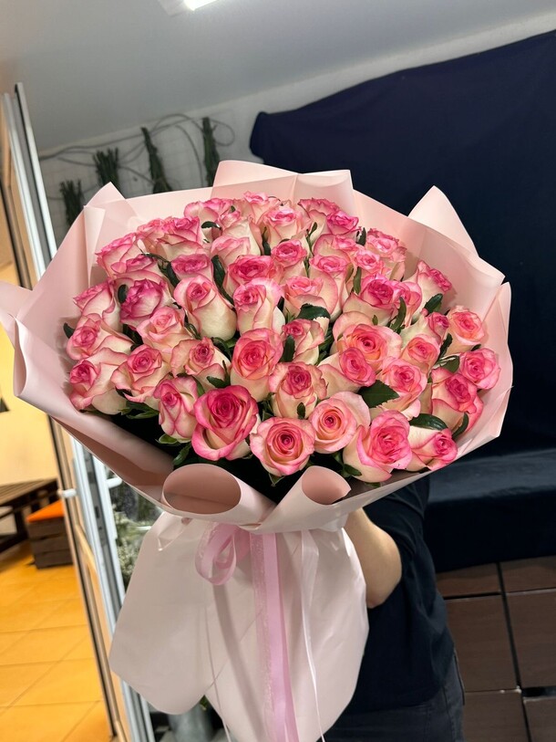 Букет роз, артикул F1309613 - 12350 рублей, доставка по городу. Flawery - доставка цветов