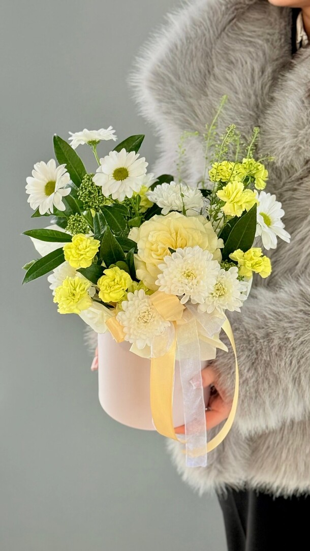 Сборная композиция в коробке, артикул F1507401 - 3900 рублей, доставка по городу. Flawery - доставка цветов