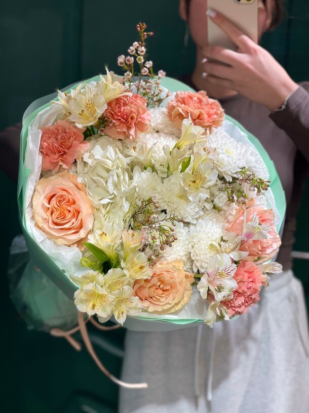 Авторский букет с гортензией, артикул F1507414 - 8500 рублей, доставка по городу. Flawery - доставка цветов