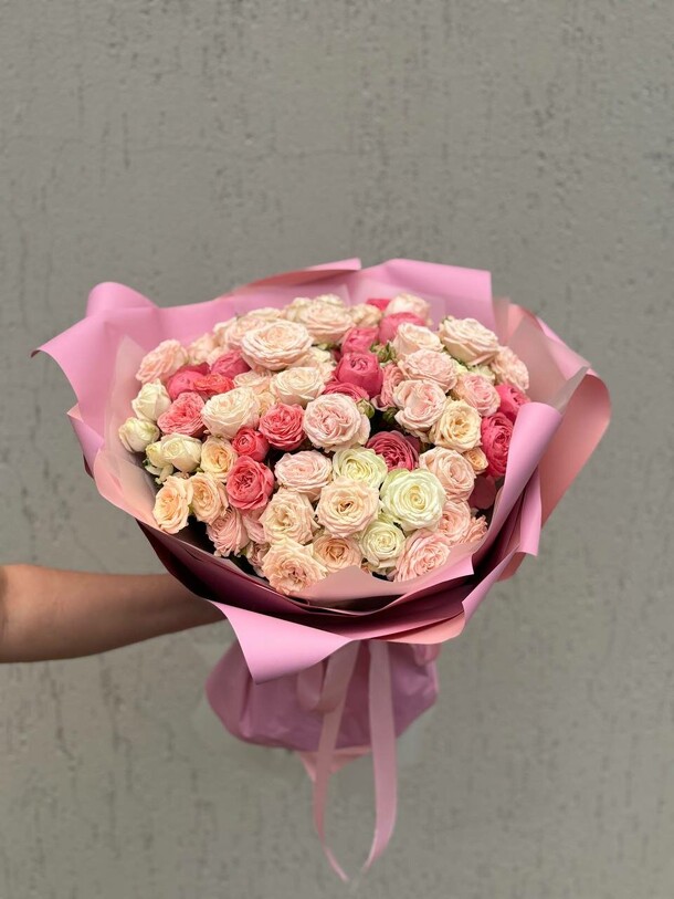 35 микс нежных кустовых роз, артикул F1506205 - 17000 рублей, доставка по городу. Flawery - доставка цветов