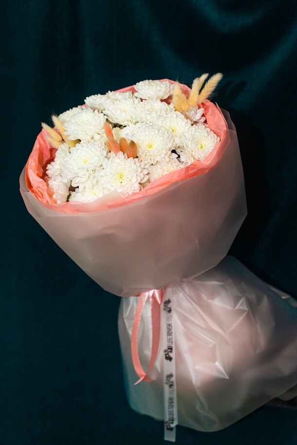 Монобукет из хризантемы, артикул F1506732 - 3850 рублей, доставка по городу. Flawery - доставка цветов