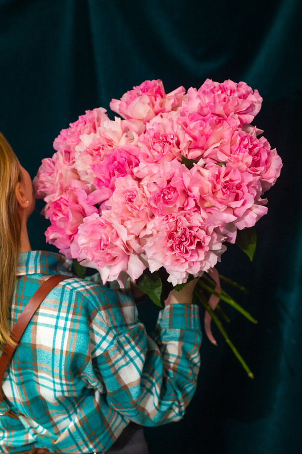 Монобукет из французких роз, артикул F1506816 - 11550 рублей, доставка по городу. Flawery - доставка цветов