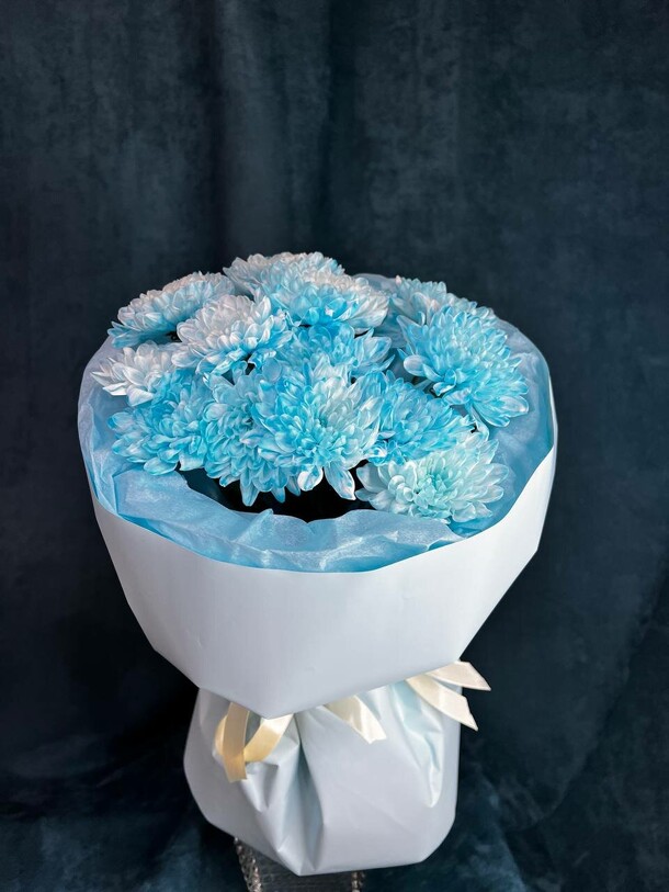 Мини букет из хризантемы(голубой), артикул F1520022 - 2500 рублей, доставка по городу. Flawery - доставка цветов