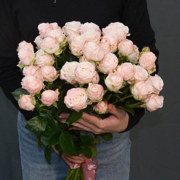 Букет из кустовых роз, артикул F1506870 - 4258 рублей, доставка по городу. Flawery - доставка цветов