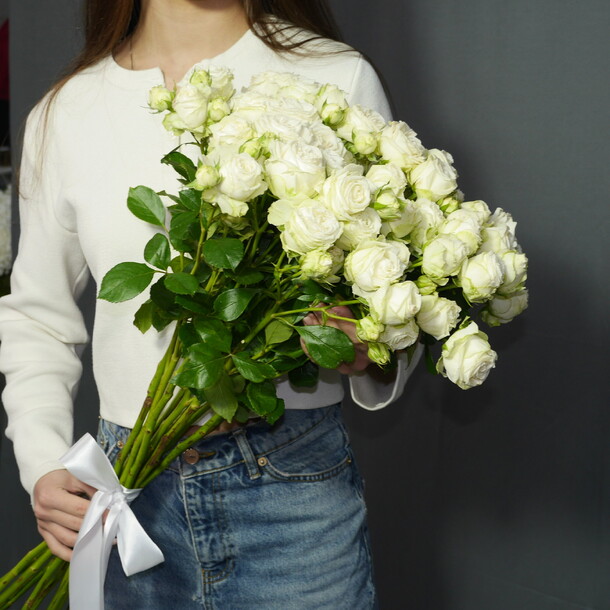 Букет из кустовых роз, артикул F1506889 - 4258 рублей, доставка по городу. Flawery - доставка цветов