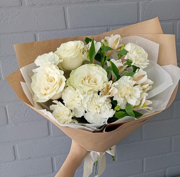 Букет "комплимент", артикул F1398314 - 3260 рублей, доставка по городу. Flawery - доставка цветов