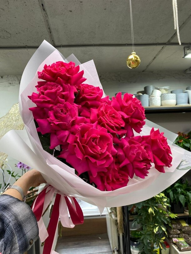 Яркий букет французских роз, артикул F1400806 - 7900 рублей, доставка по городу. Flawery - доставка цветов