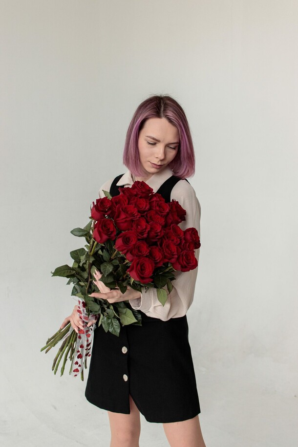 Букет из 15 бордовой розы, артикул F1391622 - 9498 рублей, доставка по городу. Flawery - доставка цветов