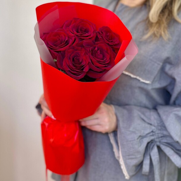 Букет 5 бордовый роз, артикул F1521855 - 3658 рублей, доставка по городу. Flawery - доставка цветов