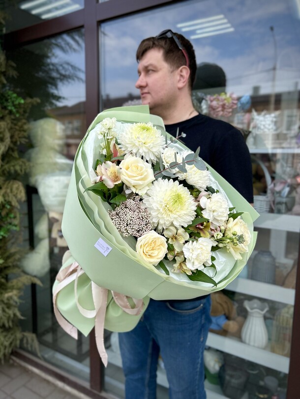 Салатовый букет, артикул F1507682 - 5500 рублей, доставка по городу. Flawery - доставка цветов