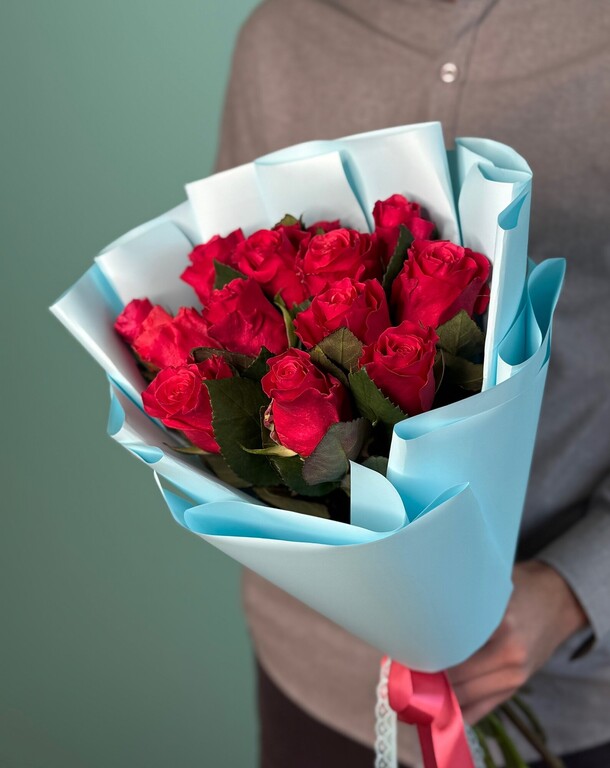 Букет из 13 роз, артикул F1508903 - 2590 рублей, доставка по городу. Flawery - доставка цветов