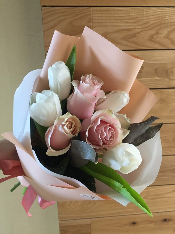 Дуо букет роза и тюльпан, артикул F108888 - 2645 рублей, доставка по городу. Flawery - доставка цветов