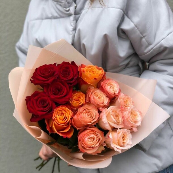 Букет из роз ванесса - 15 шт, артикул F1371707 - 6045 рублей, доставка по городу. Flawery - доставка цветов