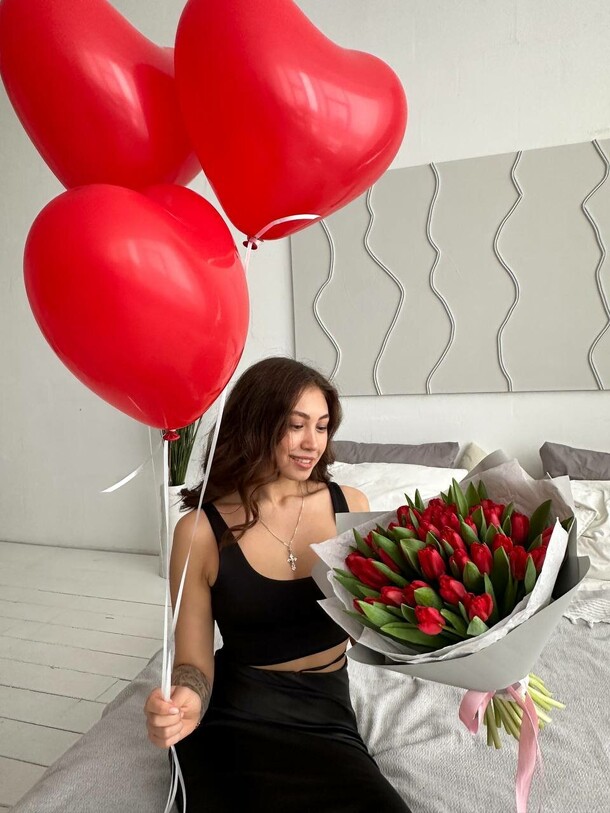 Вау букет огненных тюльпанов 41 шт, артикул F1380372 - 8456 рублей, доставка по городу. Flawery - доставка цветов