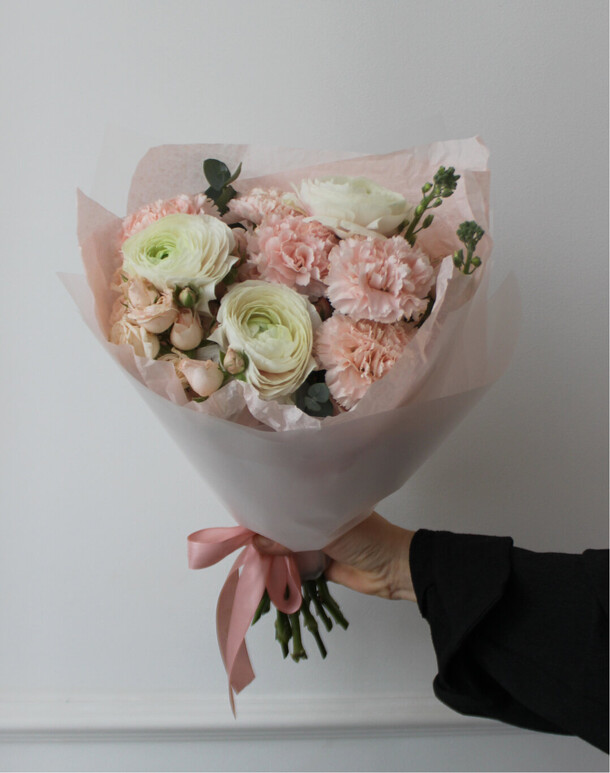 Букет сказка лютики и гвоздика, артикул F1381092 - 6414 рублей, доставка по городу. Flawery - доставка цветов