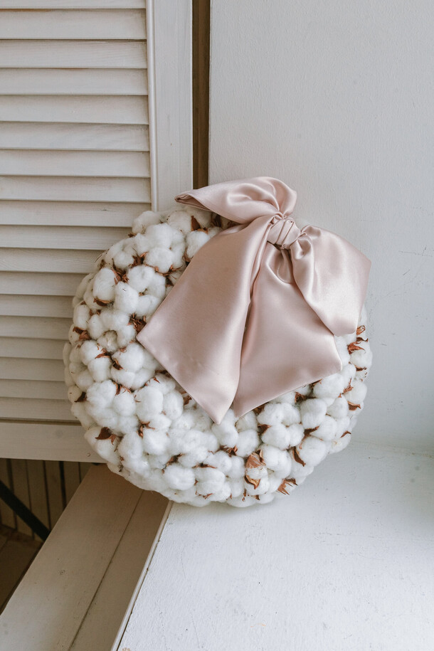 Венок из хлопка, артикул F57067 - 4500 рублей, доставка по городу. Flawery - доставка цветов