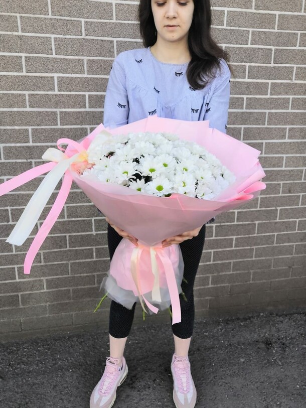 Букет хризантемы розовый ветер, артикул F84476 - 7700 рублей, доставка по городу. Flawery - доставка цветов