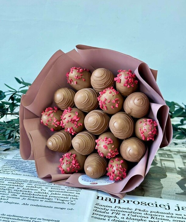 Букет клубники в шоколаде "малинка" (25), артикул F1335693 - 3190 рублей, доставка по городу. Flawery - доставка цветов