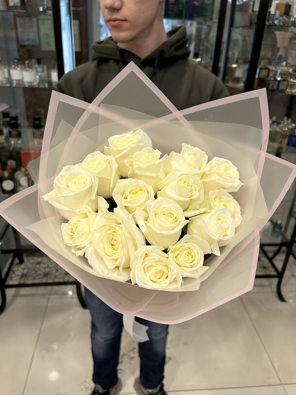 15 белых роз, артикул F1259638 - 3413 рублей, доставка по городу. Flawery - доставка цветов