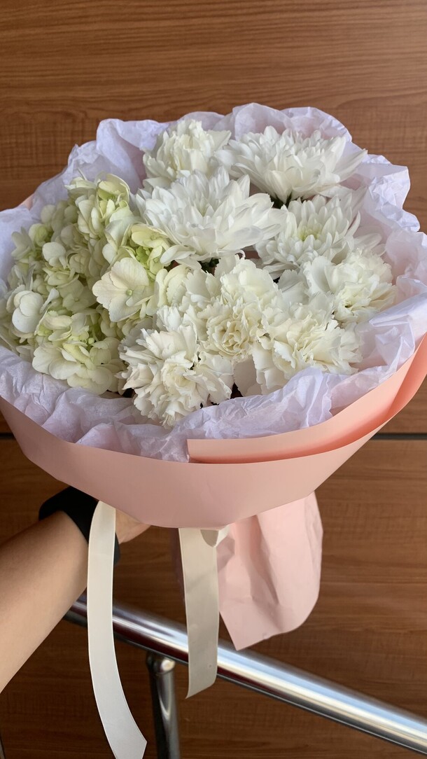 Кругляш с гортензией, артикул F1290324 - 2727 рублей, доставка по городу. Flawery - доставка цветов