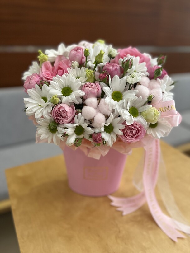 Мэйсн большой, артикул F1420187 - 3361 рублей, доставка по городу. Flawery - доставка цветов