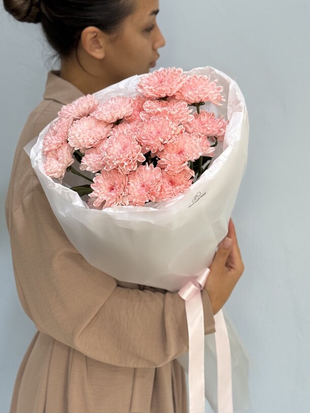 Букет из коралловых хризантем 051, артикул F1421252 - 2650 рублей, доставка по городу. Flawery - доставка цветов