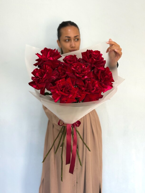 Букет из ярких роз ред пантер 063, артикул F1506766 - 6690 рублей, доставка по городу. Flawery - доставка цветов