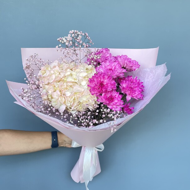Розовый букет с гортензией, артикул F1327778 - 2250 рублей, доставка по городу. Flawery - доставка цветов