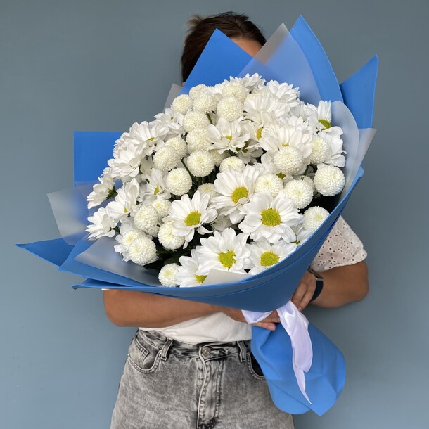 Пышный букет ромашек, артикул F1328859 - 4790 рублей, доставка по городу. Flawery - доставка цветов