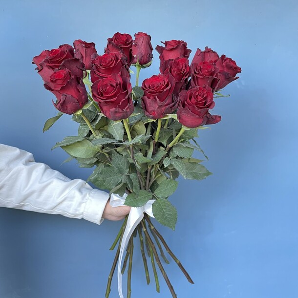 Букет красных роз 15 шт, артикул F1329162 - 5100 рублей, доставка по городу. Flawery - доставка цветов