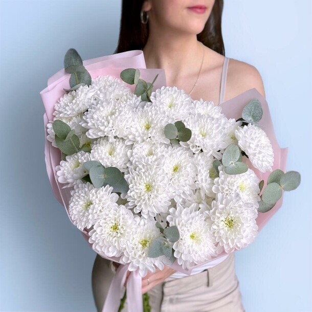 Стойкие хризантемы с эвкалиптом, артикул F1519963 - 2950 рублей, доставка по городу. Flawery - доставка цветов