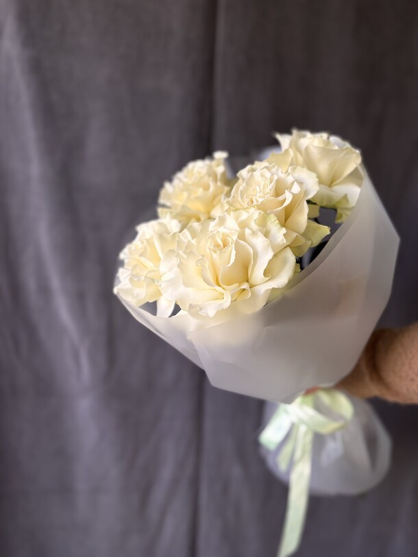 Букет из 5 французских роз, артикул F1534419 - 3200 рублей, доставка по городу. Flawery - доставка цветов