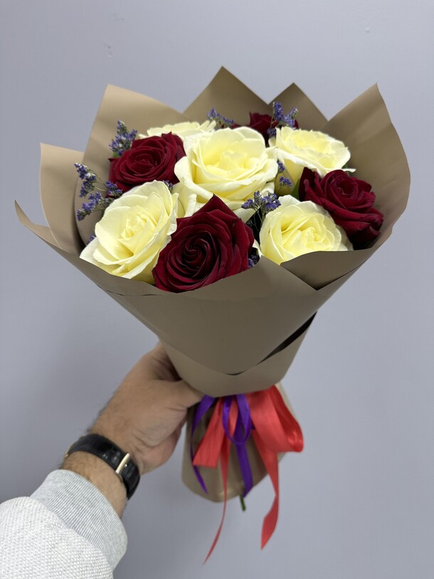 ✅красное и белое, артикул F1229378 - 4590 рублей, доставка по городу. Flawery - доставка цветов