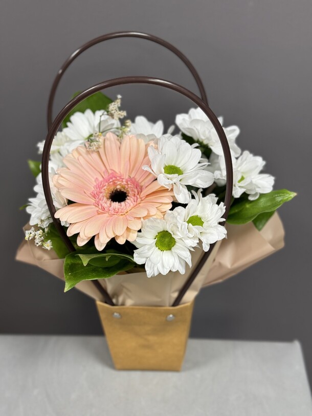 ✅комплимент, артикул F1230472 - 2990 рублей, доставка по городу. Flawery - доставка цветов