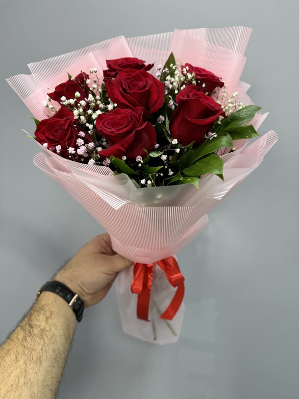 ✅классический букет из 7 роз и гипсофилы, артикул F1259635 - 4750 рублей, доставка по городу. Flawery - доставка цветов