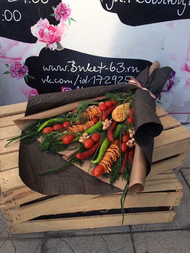 23 февраля мужской букет, артикул F71004 - 6642 рублей, доставка по городу. Flawery - доставка цветов